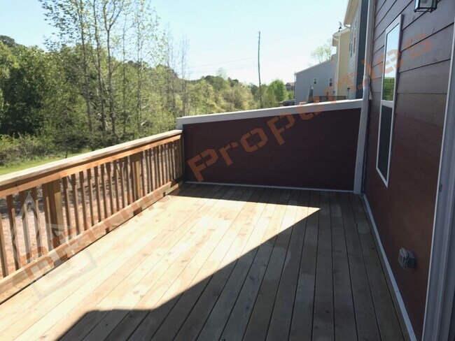 Building Photo - Beautiful 3 Story 3 Bedroom Townhouse with Huge 1st Floor Flex Space with Access to Patio + 2 Car...