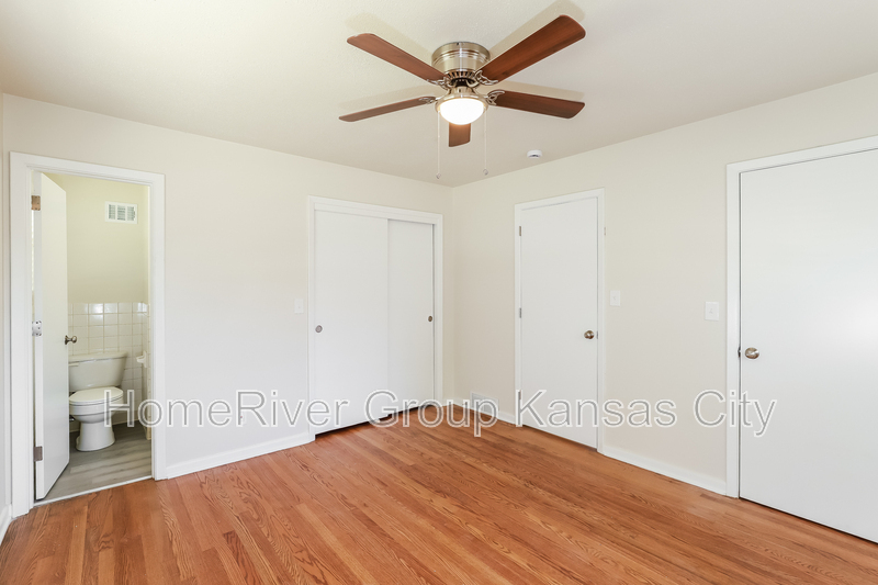 Building Photo - 1527 N 64th Dr