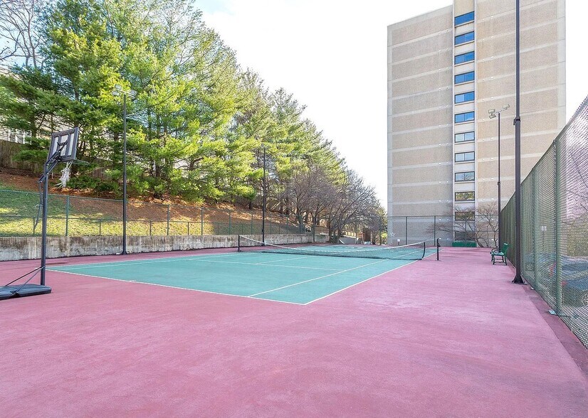 Building Photo - 5911 Edsall Rd