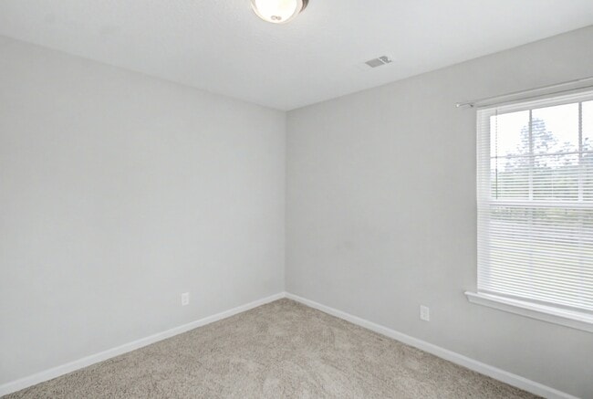 Building Photo - 18 Sunflower Cir NE