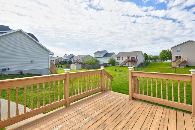 Building Photo - Commuter's Dream!!  3 Bedroom, 2.5 Bathroom Home in West Des Moines!