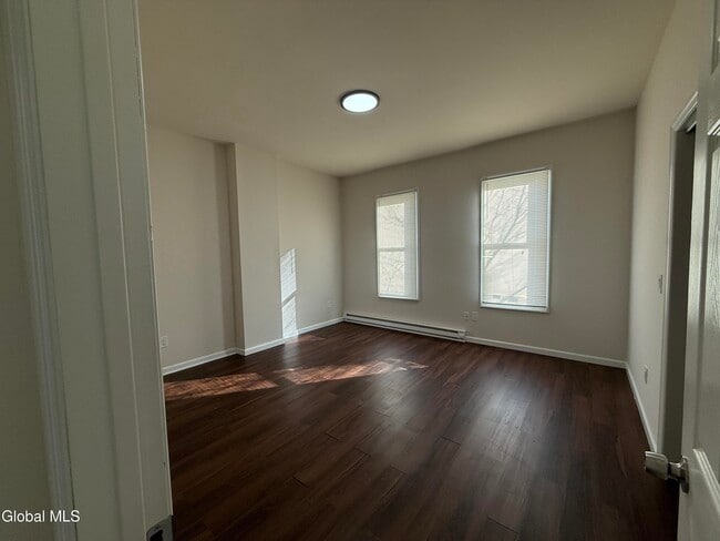 Building Photo - 10 Orange St