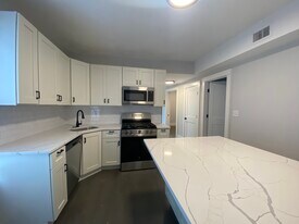 Building Photo - 116 Marginal St