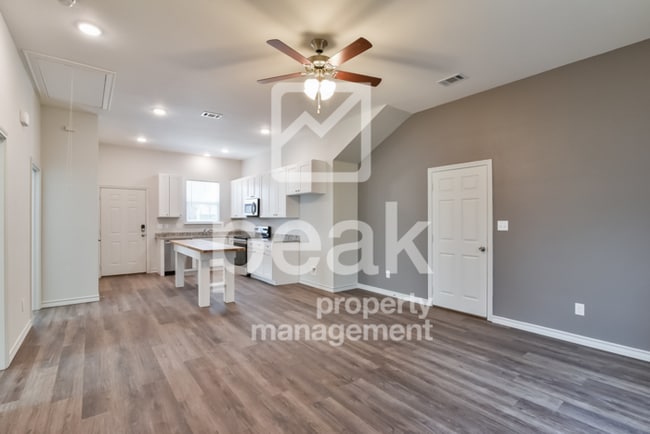 Building Photo - $1750! 3Bed/2Bath in Fort Worth! Get your ...