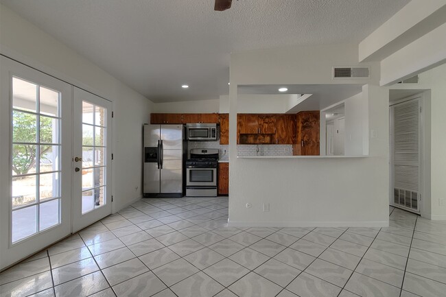 Building Photo - Northeast home with refrigerated air