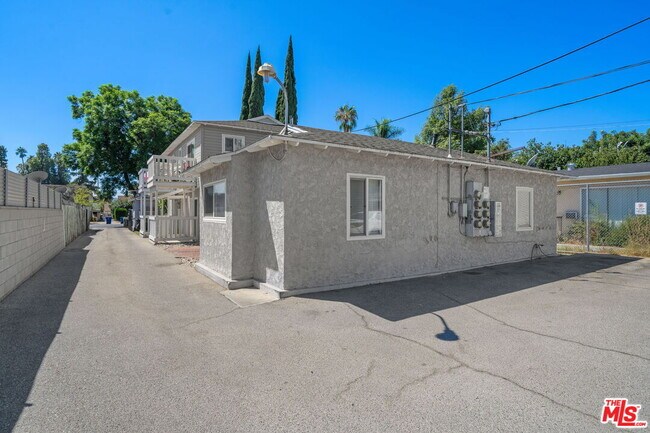 Building Photo - 14721 Sylvan St