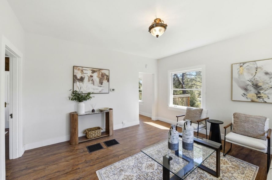 Building Photo - 179 College Way