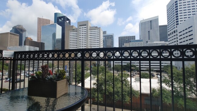 Building Photo - 1520 Fannin St