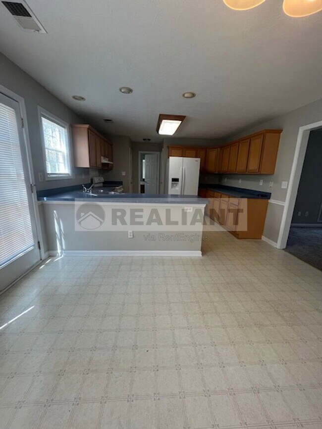 Building Photo - 2108 Heath Land Pl