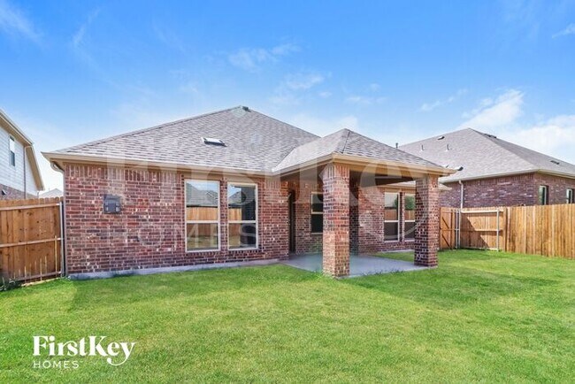Building Photo - 4313 Lakeview Dr