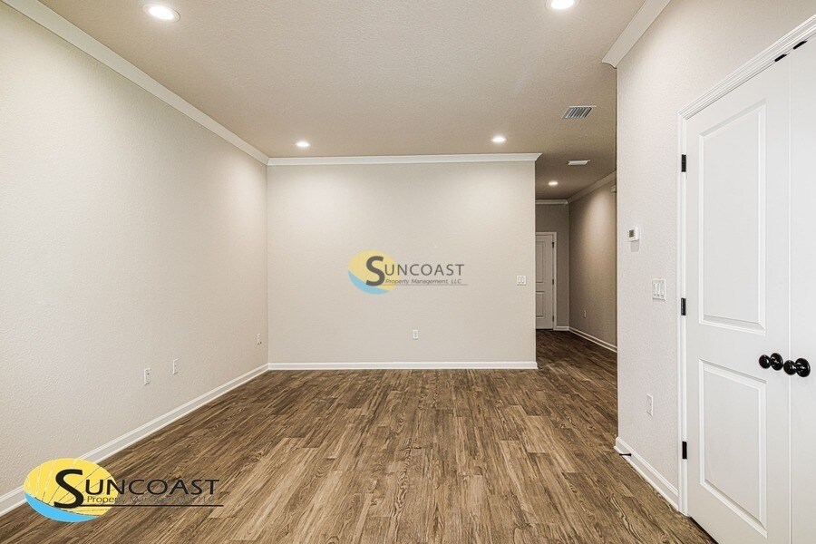 Building Photo - 6040 W Oak Park Blvd