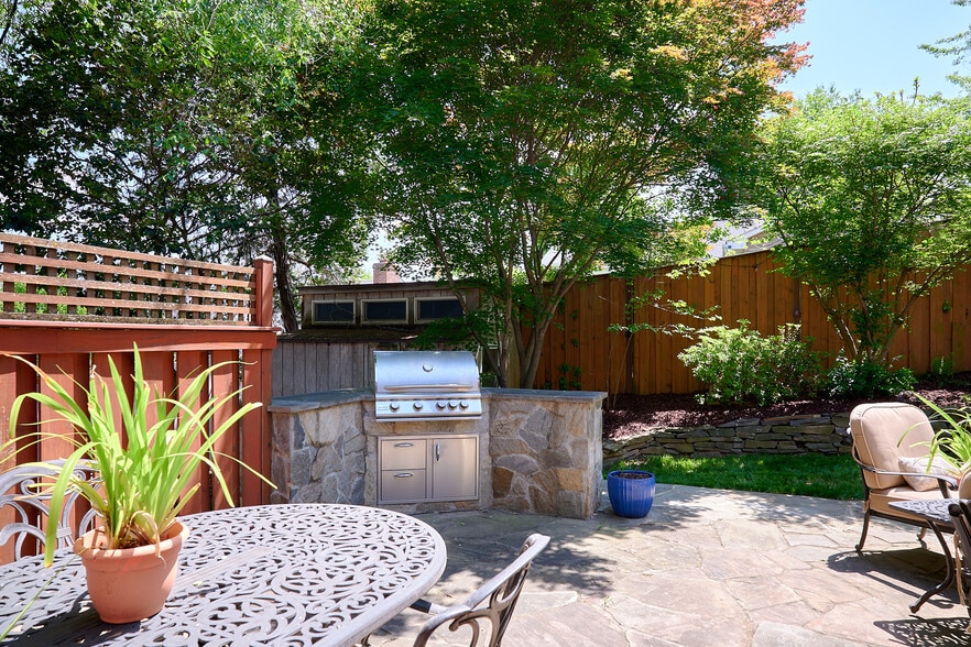 Back Patio (island grill) - 5936 3rd St N