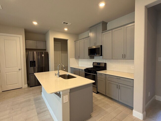 Building Photo - 624 Hutchinson Ln