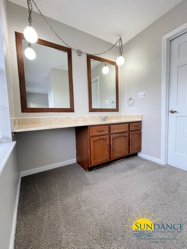Building Photo - Great End Unit Townhouse in Fort Walton Be...