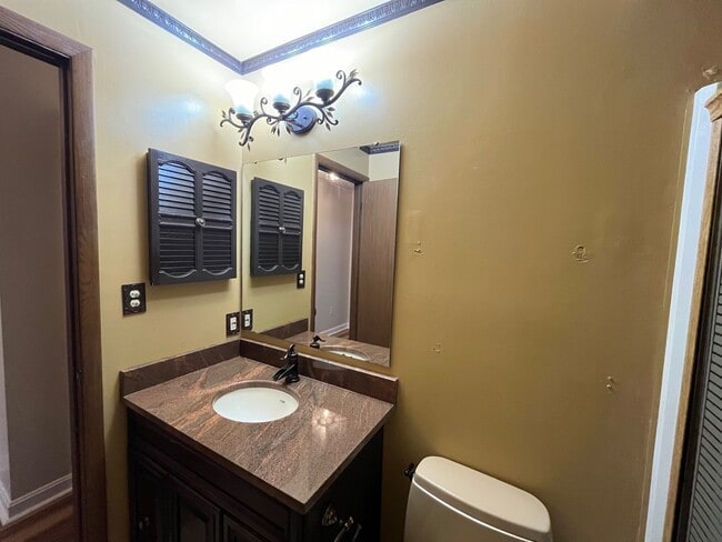 Building Photo - 7283 Beacon Hill Dr
