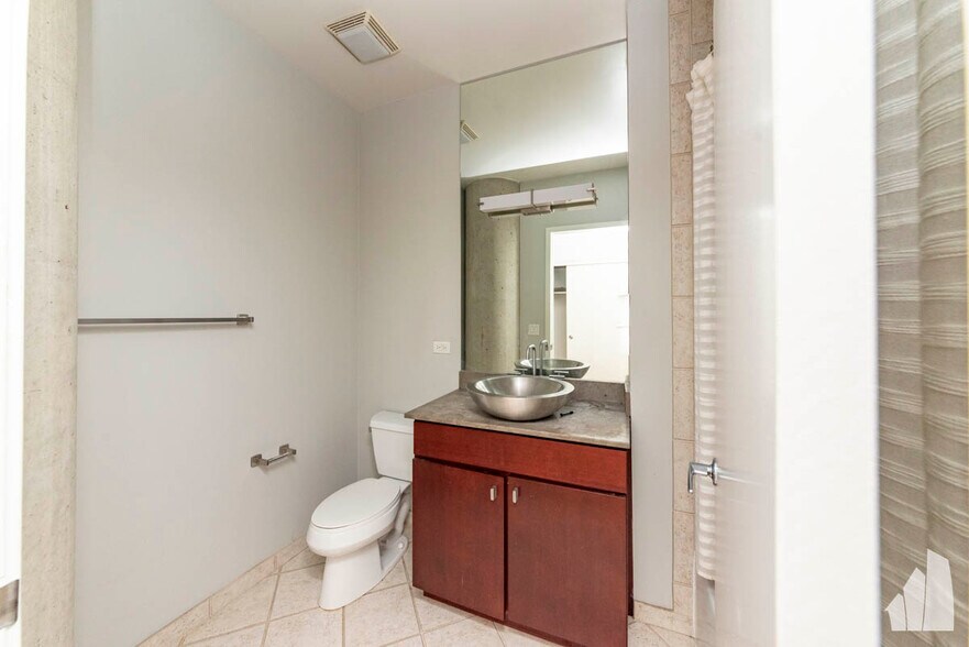 Building Photo - 700 N Larrabee St