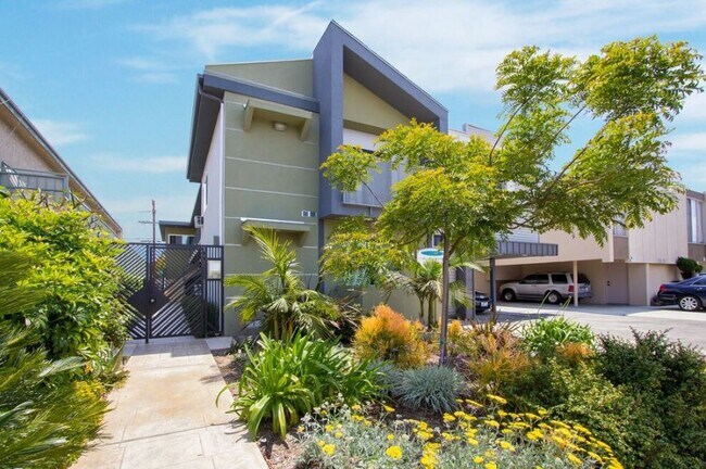 Primary Photo - 12618 Pacific Ave