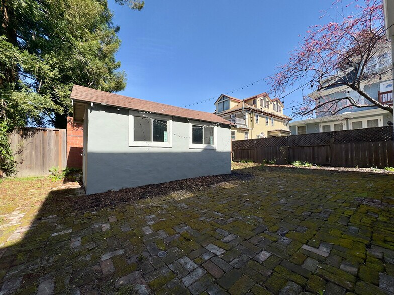 Building Photo - 2211 Haste St