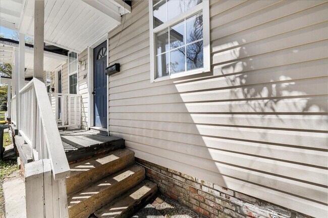 Building Photo - 1709 LeGrand Street