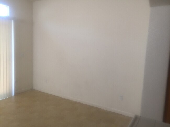 Building Photo - 3962 Blackberry Ave