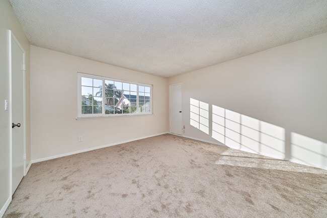 Building Photo - 15507 Caulfield Ave