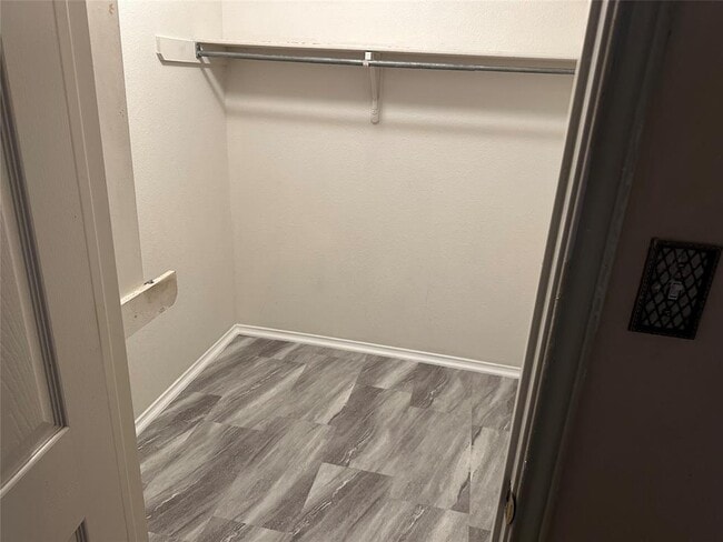 Building Photo - 17923 Loch Linnhe Loop