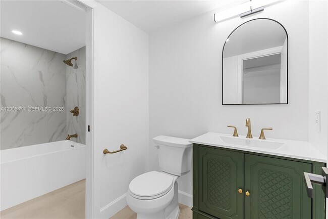 Building Photo - 1400 NE 57th Ct