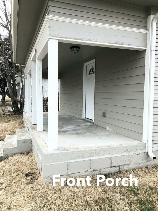 Building Photo - 802 W McCormick St