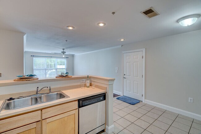 Building Photo - 2820 Bloomfield Ln