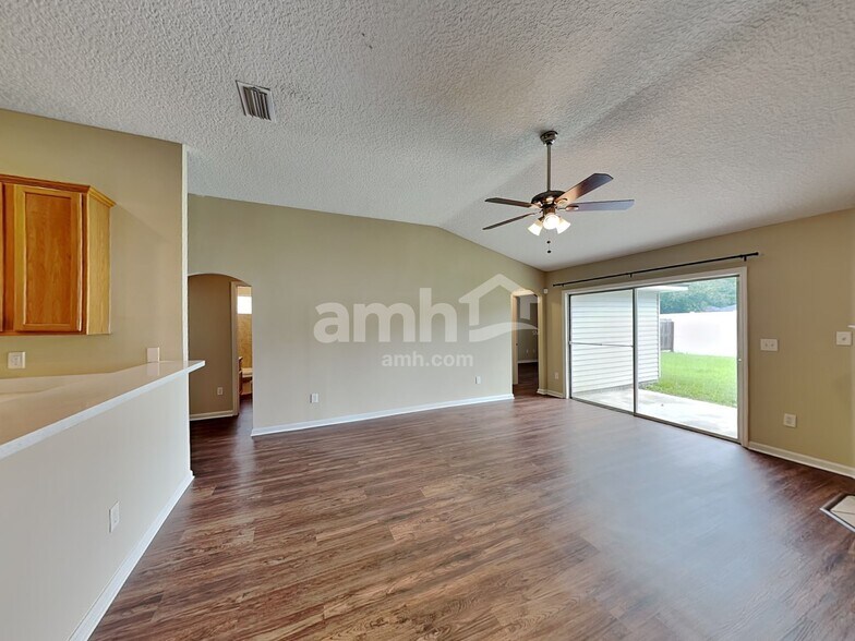 Building Photo - 9177 Prosperity Lake Dr
