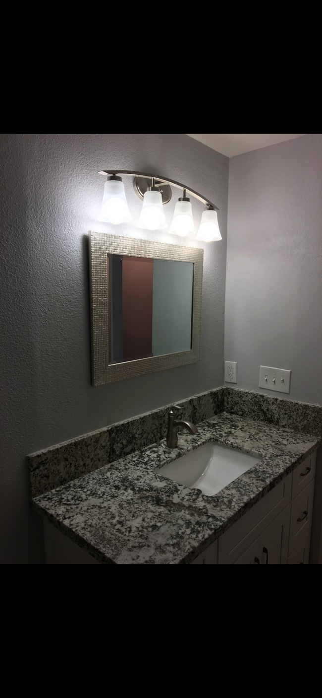 Secondary Full Bathroom - 2205 Pacific Ave