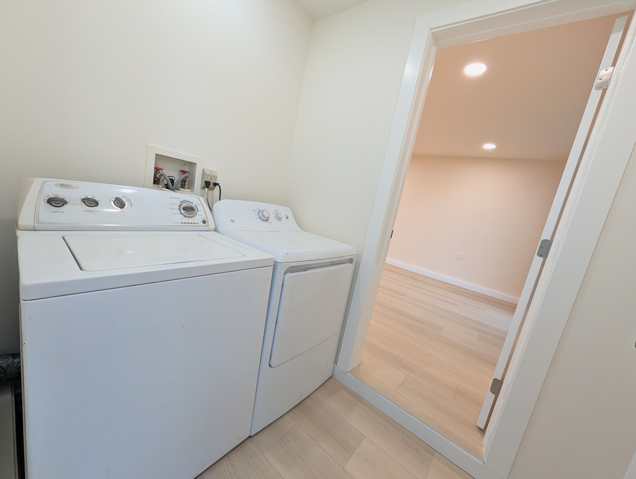 Building Photo - 18700 Collins St