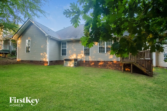 Building Photo - 472 Riverglen Dr NW