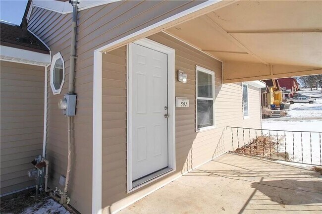 Primary Photo - Updated 2 Bed 1 Bath