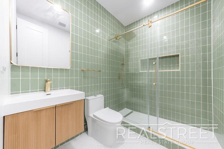 Building Photo - Stunning & Spacious Brand New 4 Bed 3 Bath...