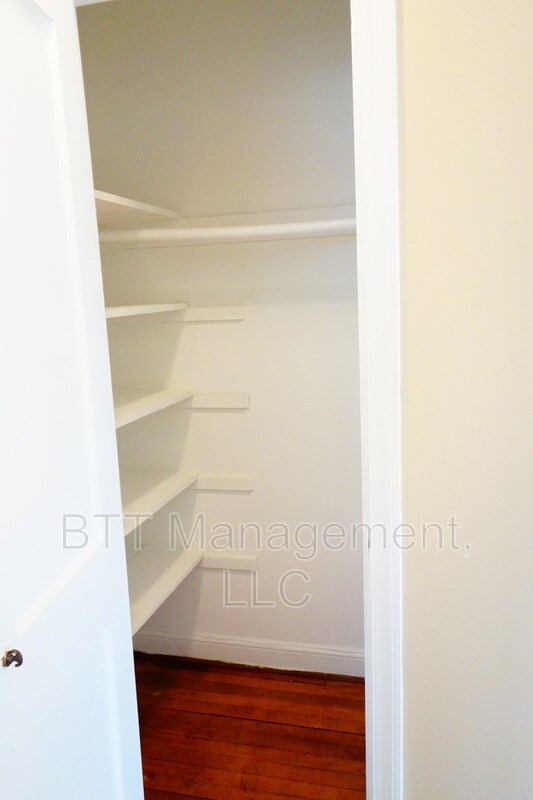 Building Photo - 812 Greenwood Cir