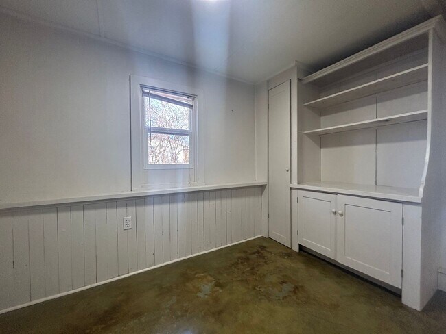 Building Photo - 1101 S Washington Ave