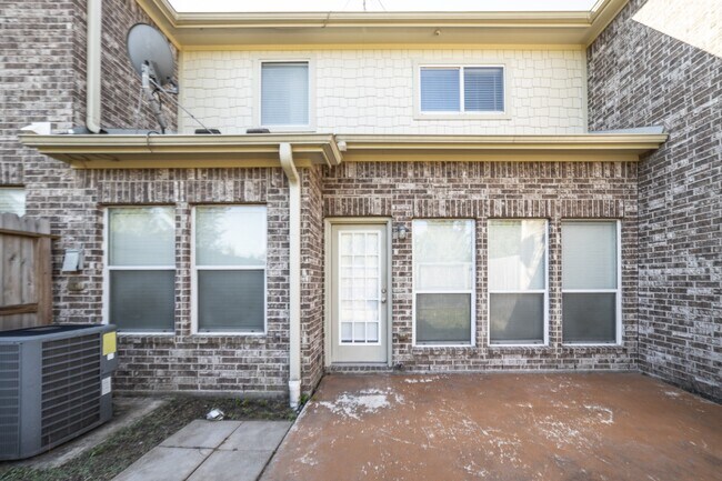 Building Photo - 10944 Chazenwood Dr