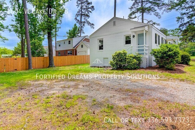 Building Photo - 1604 W Lake Dr