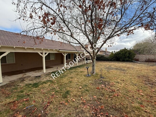 Building Photo - 4 Bedrooms/2.5 Bathrooms Single Story Home...