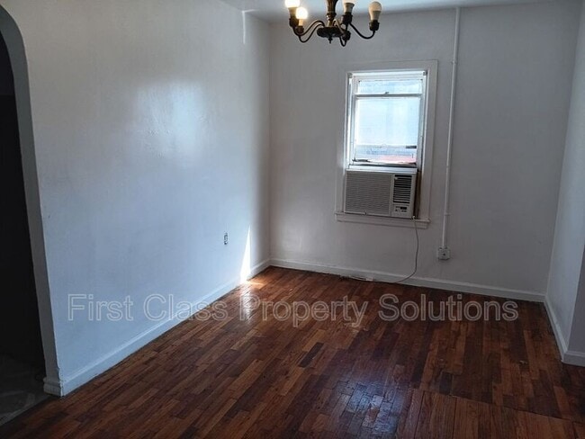 Building Photo - 1701 NE 34th St