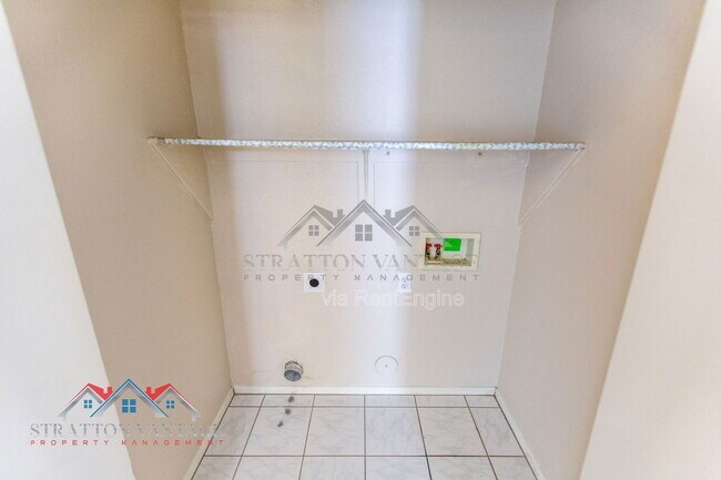 Building Photo - 12913 W Palm Ln