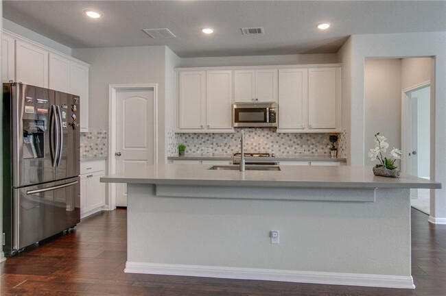 Building Photo - 2920 Coral Valley Dr