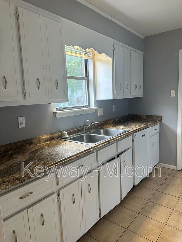 Building Photo - 2104 Trotters Way