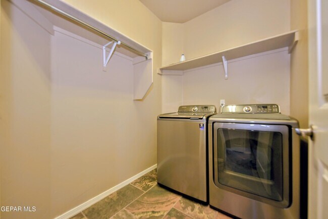 Building Photo - 270 Silver Hill