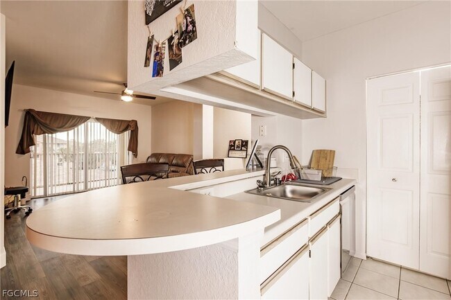 Building Photo - 6321 Aragon Way