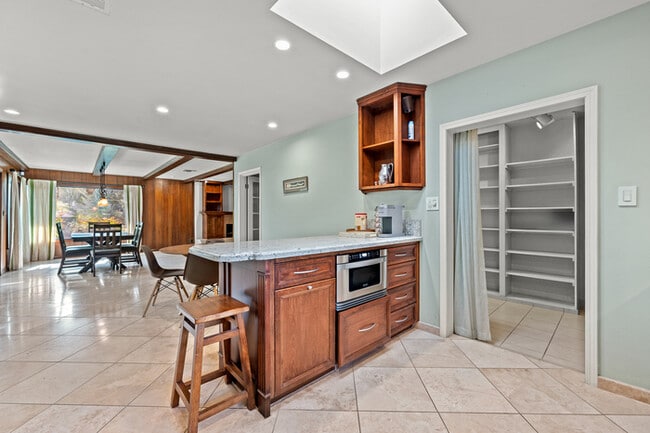 Building Photo - 1342 Skyline Dr