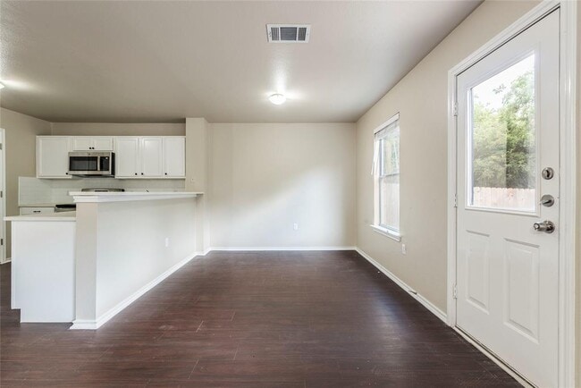 Building Photo - 8712 Dittmar Oaks Dr