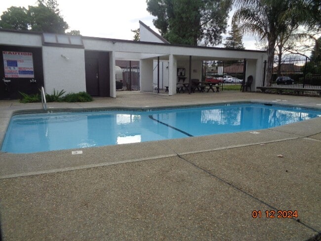 Building Photo - 1250 Redwood Ct