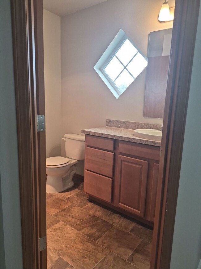 Building Photo - Welcome home to this beautiful 2BD/2.5BA, newly updated tri-level townhome!!!